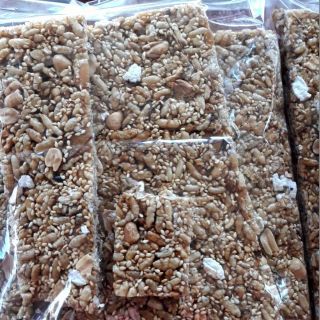 กระยาสารทของดีเมืองกำแพง หวาน มัน หอม อร่อยคัดสรรวัตถุดิบอย่างดี  สดใหม่ไม่ตกค้าง
เขม่า ถั่ว แบะแซ น้ำตาล(มะพร้าว)มะพร้า