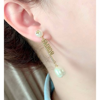 ต่างหู คอลล่าสุดค่ะงานอย่างใส่ออกมาน่ารักมากๆค่ะ ใส่ได้ตลอดไม่มีตกยุคคร๊าา อะไหล่สีทองเงาหรูหรา