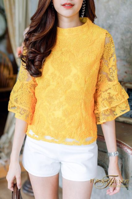เสื้อลูกไม้เยื่อบุหงา-คอกลม-แขนกระดิ่ง