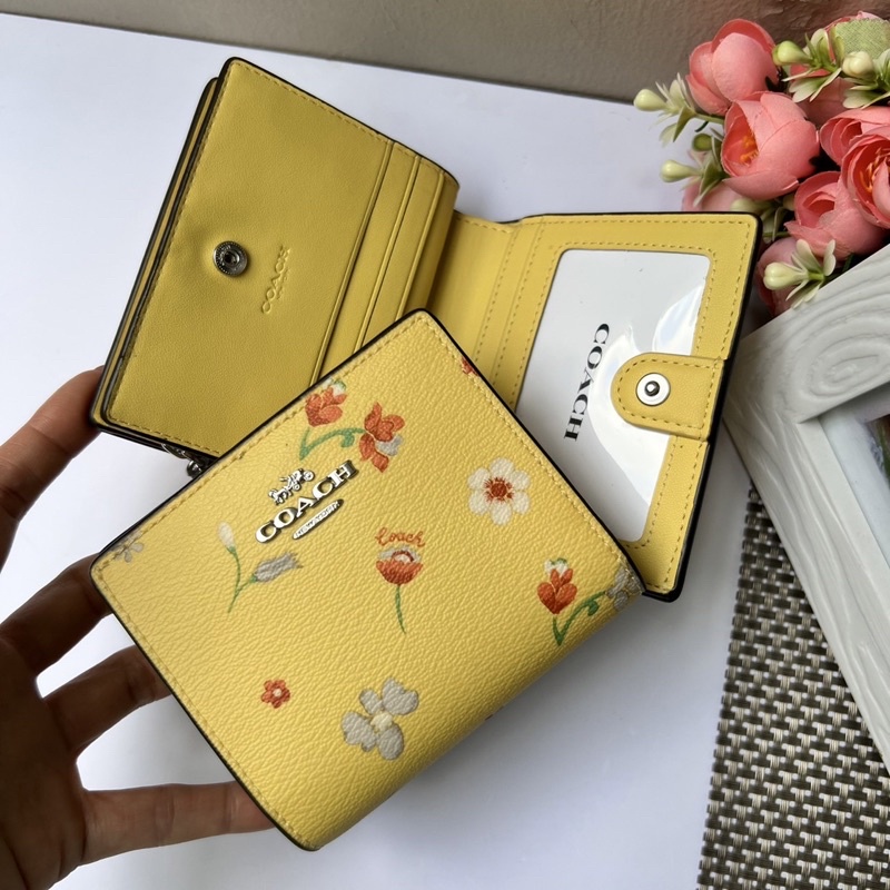 สด-ผ่อน-กระเป๋าสตางค์-ลายดอกไม้-c8703-snap-wallet-with-mystical-floral-print