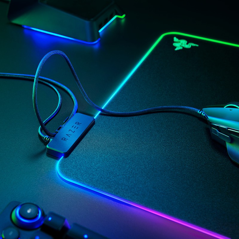 ภาพหน้าปกสินค้าแผ่นรองเม้าส์ Razer Firefly V2 Hard Edition Luminous RGB Symphony USB Gaming Mouse Pad จากร้าน townlady บน Shopee