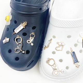 ใหม่ จี้หูฟังทางการแพทย์ แบบโซ่ สําหรับตกแต่งรองเท้า Crocs #Cod