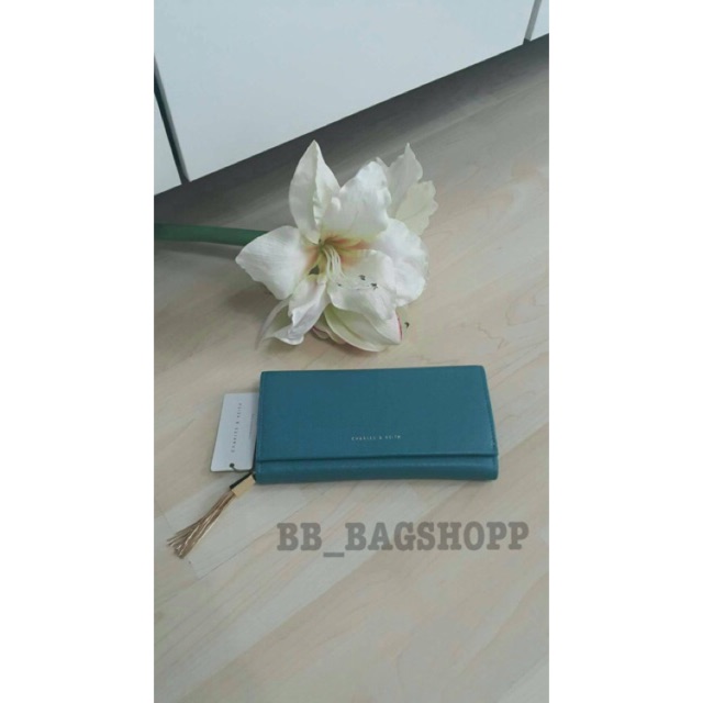 กระเป๋า-charles-amp-keith-tassel-detail-wallet-สีเขียวอมฟ้า