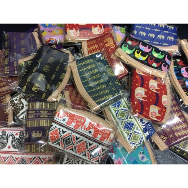 ภาพหน้าปกสินค้ากระเป๋า กระเป๋าสตางค์ ใส่เหรียญ ถูกมากแพคถุงใสสวยงาม จากร้าน thaigift บน Shopee