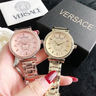 ภาพขนาดย่อของภาพหน้าปกสินค้าVersace นาฬิกาข้อมือลําลอง สายสแตนเลส ติดประดับเพชร เหมาะกับของขวัญวันเกิด สไตล์นักธุรกิจ แฟชั่นสําหรับสตรี จากร้าน angelskin.th บน Shopee