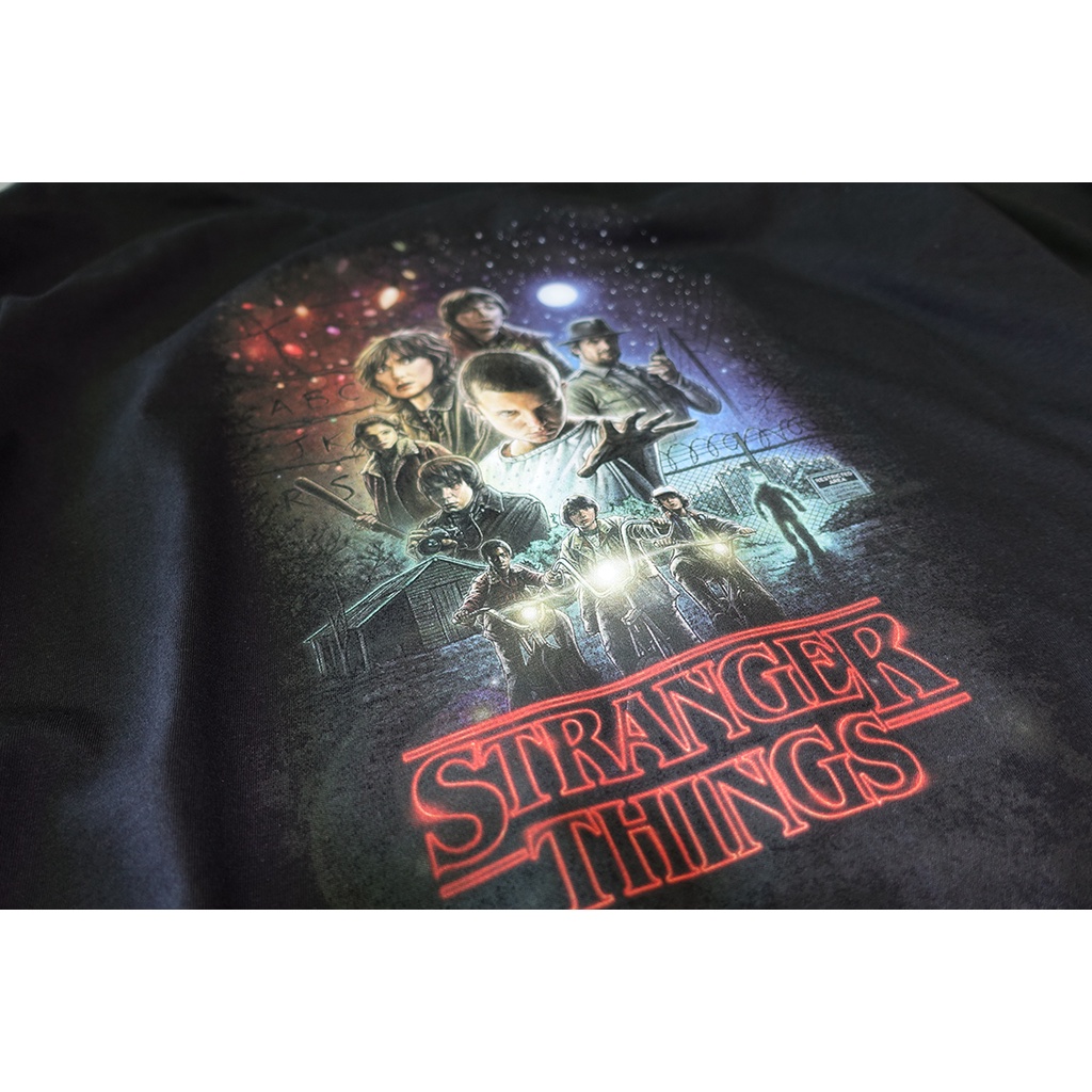 เสื้อยืดคอกลมสีดำพิมพ์ลายจากซีรีย์ดัง-stranger-things