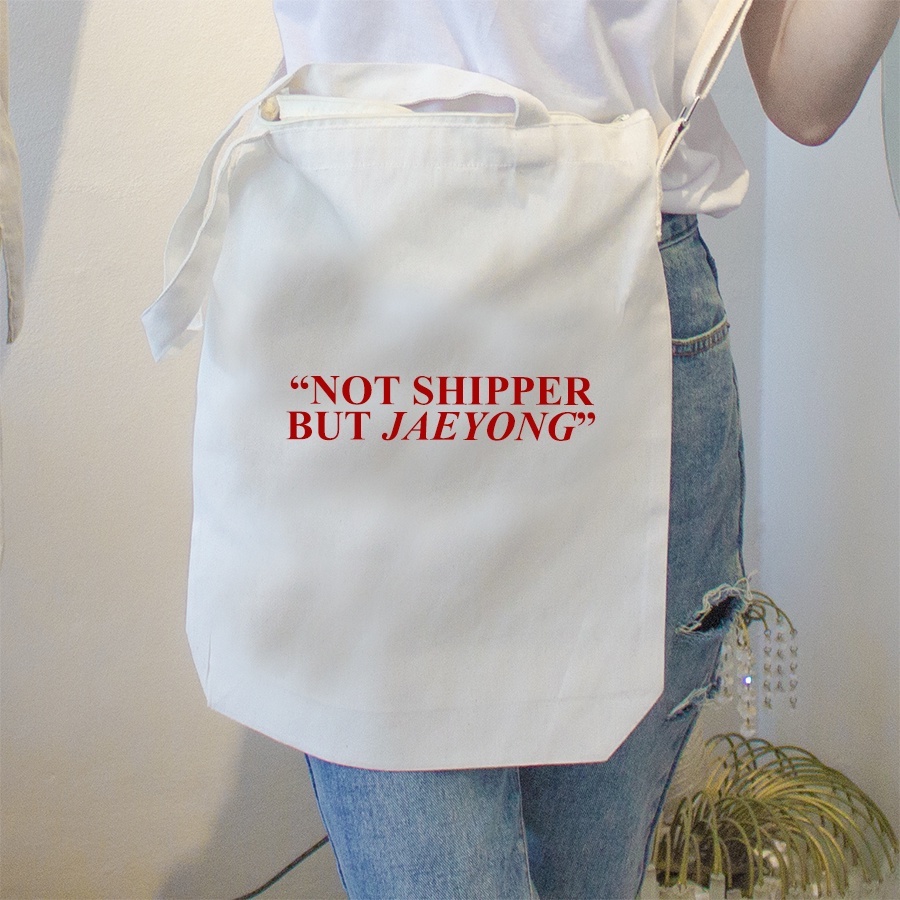 ภาพหน้าปกสินค้าTOTE BAG กระเป๋าผ้า - NOT SHIPPER BUT ??? ได้ทุกคู่ชิปบนโลก NCT WAYV AESPA BTS BLACKPINK SNSD ENHYPHEN จากร้าน chudesign8 บน Shopee