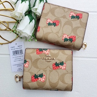 (ผ่อน0%) กระเป๋าสตางค์ใบสั้น 2พับ COACH CB605 Snap Wallet In Signature Canvas With Strawberry Print สีครีม ลายสตรอเบอรี่