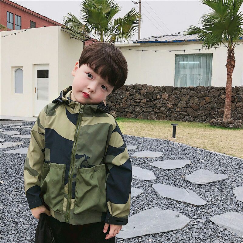 camo-graphic-jacket-รุ่นใหม่-2021-เสื้อคลุมลายพรางกันลม-กันฝนมาพร้อมฮู้ด-มีซับด้านในอย่างดี