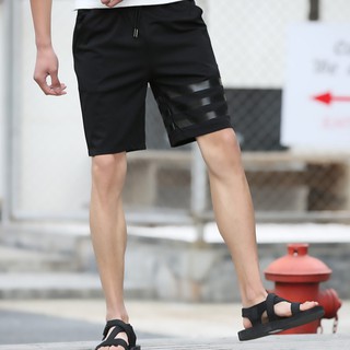 ภาพขนาดย่อของภาพหน้าปกสินค้าFreedom boy กางเกงขาสั้นผู้ชาย กางเกงลำลองขาสั้น แต่งแถบแฟชั่น(สีดำ) จากร้าน freedomboy บน Shopee