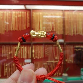 ภาพขนาดย่อของภาพหน้าปกสินค้ากำไลข้อมือ เชือกแดงปี่เซี้ยะดูดทรัพย์ ทองคำแท้99.99% มีใบรับประกัน จากร้าน penchamps บน Shopee ภาพที่ 3