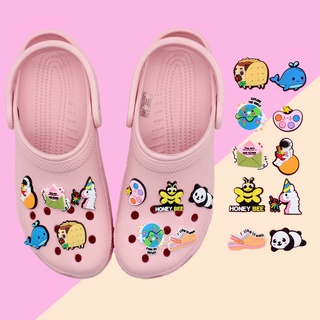 Crocs ใหม่ การ์ตูน Jibbitz ลายการ์ตูนยูนิคอร์น แพนด้า DIY shoe charms pvc รองเท้าแตะ accessories เด็กผู้ชาย เด็กหญิง เด็ก ของขวัญคริสต์มาสสำหรับเด็ก