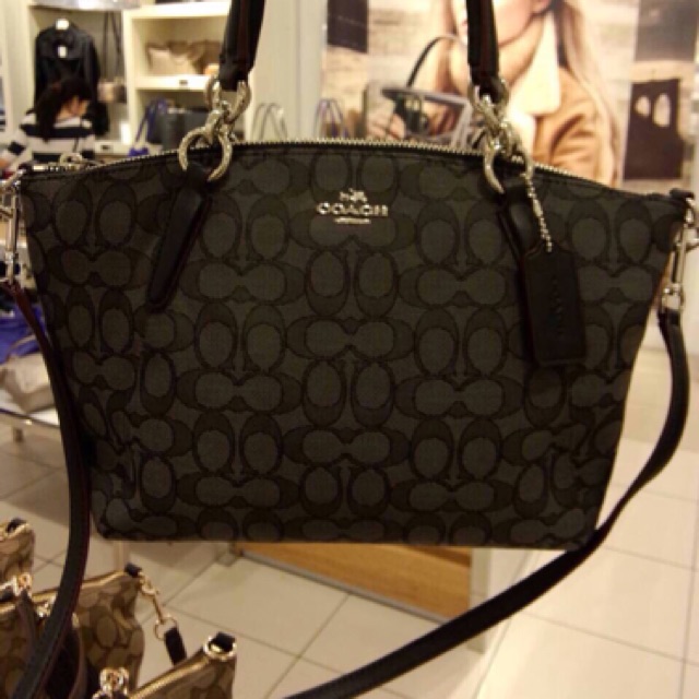 coach-woman-รุ่นใหม่-กระเป๋าผ้า-ลาย-c