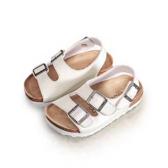 ภาพหน้าปกสินค้ารองเท้าลำลองรัดส้นหนังนิ่มใส่สบาย  พร้อมส่งจากไทย จากร้าน baby_shoes99 บน Shopee