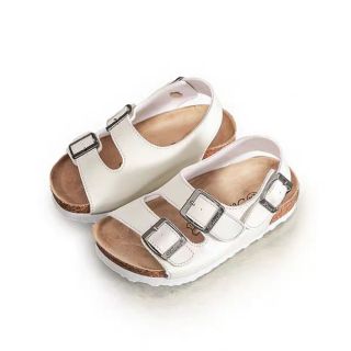 ภาพขนาดย่อของภาพหน้าปกสินค้ารองเท้าลำลองรัดส้นหนังนิ่มใส่สบาย  พร้อมส่งจากไทย จากร้าน baby_shoes99 บน Shopee