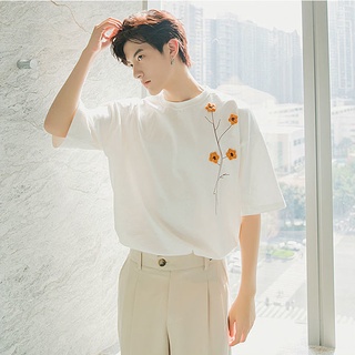 เสื้อยืดแขนสั้น ทรงหลวม ขนาดใหญ่ ปักลาย แบบเรียบง่าย สําหรับผู้ชาย