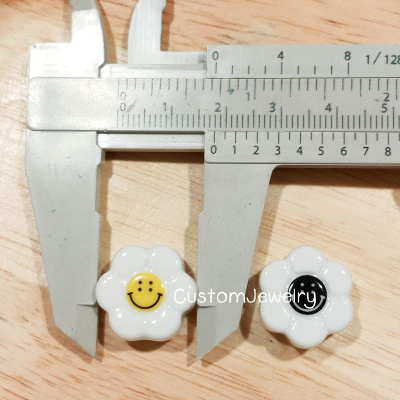 ภาพสินค้า(ราคาส่ง) ลูกปัด เซรามิก หน้ายิ้ม ดอกไม้ Smiley DIY ลูกปัดเซรามิก สมายลี่ ลูกปัดหน้ายิ้ม หยินหยาง ลูกปัดดอกไม้ จากร้าน customjews บน Shopee ภาพที่ 2