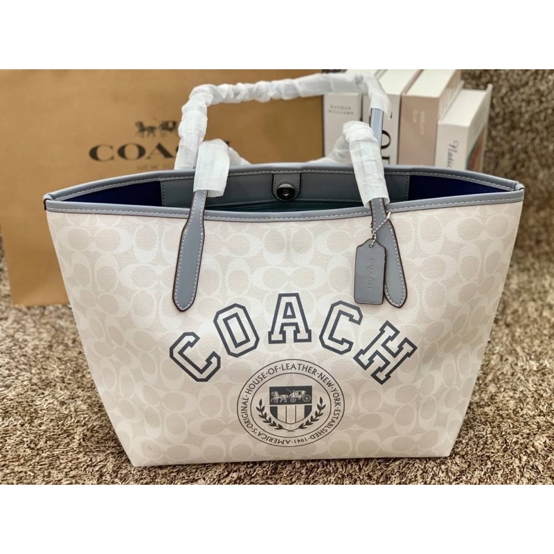 coach-city-tote-in-signature-with-varsity-motif-cb868