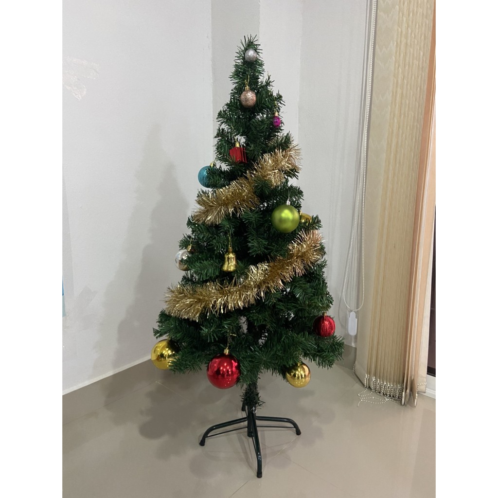 ภาพสินค้าต้นคริสต์มาส เกรด A พุ่มหนา ขาเหล็ก 1.2 / 1.5 ม. ((Christmas tree)) จากร้าน th_154766654 บน Shopee ภาพที่ 6