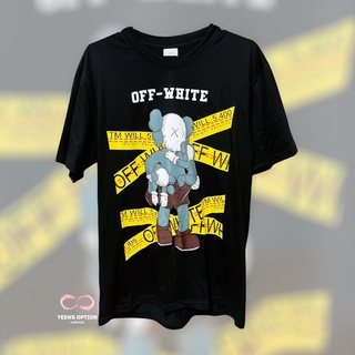 เสื้อยืดโอเวอร์ไซส์เสื้อOff white น้อง Kaws  แถบเหลือง สกรีนเต็มหน้าหลัง พร้อมส่ง ชาย-หญิงS-3XL