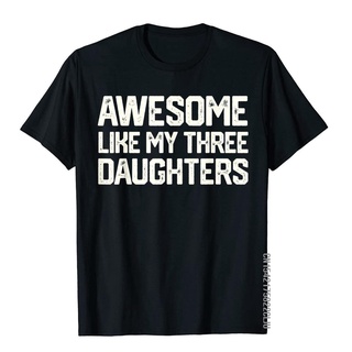 เสื้อยืด ผ้าฝ้าย พิมพ์ลาย AWESOME LIKE MY THREE DAUGHTERS Fathers Day Gift Dad Him สไตล์อังกฤษ สําหรับผู้ชาย