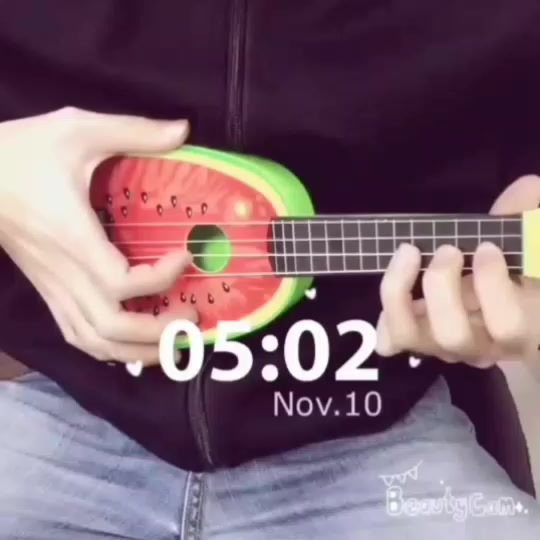 กีต้าร์มินิ-กีต้าร์ลายผลไม้-ดีดได้จริง-มีเสียง-กีต้าร์ขนาดเล็ก-เครื่องดนตรีของเล่น-กีต้าร์เด็ก-อูคูเลเล่-ukulele