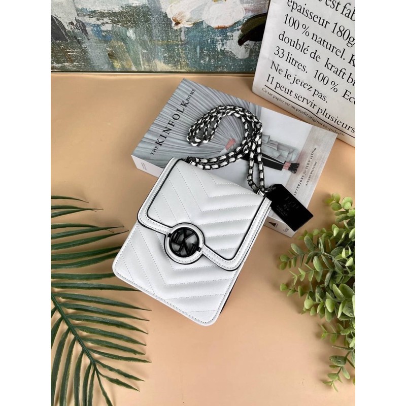 พร้อมส่ง กระเป๋าสะพายlyn รุ่น LYN CHRISSY CROSSBODY BAG ใส่โทรศัพท์ได้