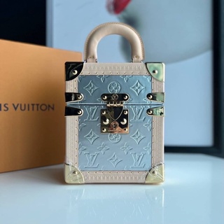 Wow 🤩  Louis Vuitton validette tresor limited addition  ( ถือได้ มีสายสะพายยาว )