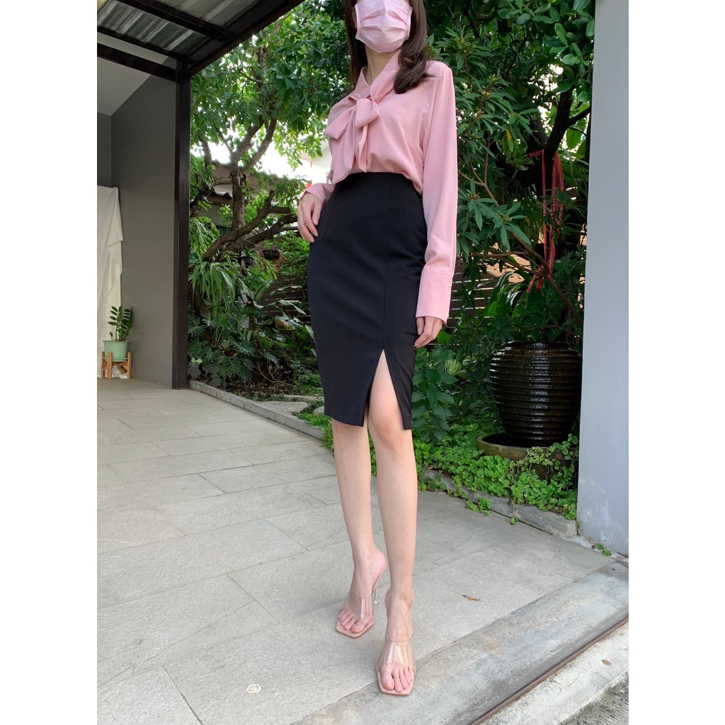 ภาพหน้าปกสินค้ากระโปรงผ่าหน้าขา รุ่น Demi เอวปีน จากร้าน primadolla บน Shopee