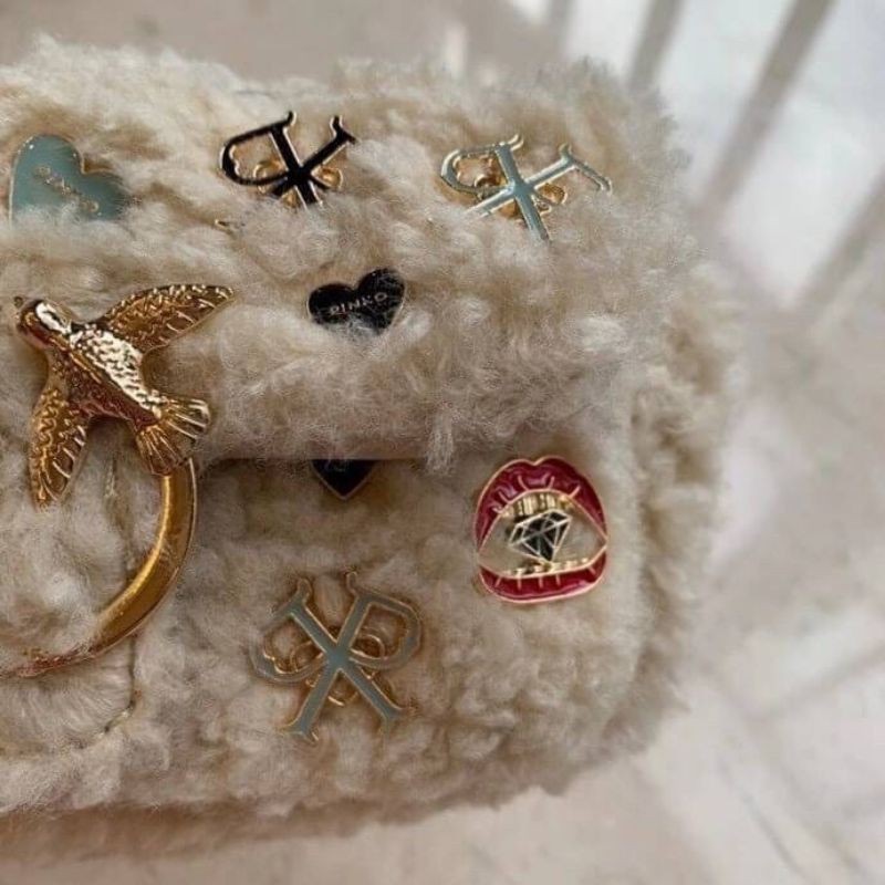 pinko-tiny-love-bag-furry-in-faux-fur-with-pins-ใหม่ล่าสุด