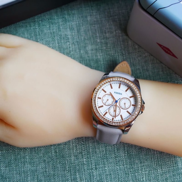 นาฬิกา-fossil-janice-multifunction-gray-leather-watch-bq3384-หน้าปัดสีทอง-สายหนัง-สีเทา