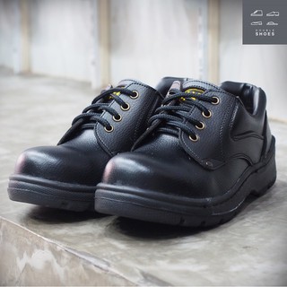 สินค้า รองเท้าเซฟตี้ หัวเหล็ก พื้นกันลื่นน้ำมัน ยี่ห้อ 4X4 สีดำ รุ่น 9005 ไซส์ 38-45