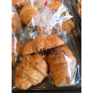 ภาพขนาดย่อของภาพหน้าปกสินค้าButter Croissant ครัวซองต์เนยสดใน1ถุงบรรจุ3ชิ้น จากร้าน pichapat_shop บน Shopee ภาพที่ 2