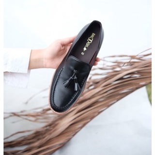 ภาพขนาดย่อของภาพหน้าปกสินค้าTassel loafers black จากร้าน bagtashh บน Shopee