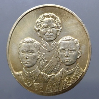 เหรียญเฉลิมพระเกียรติสามพระองค์ เนื้ออัลปาก้า ขนาด 3 เซ็น ปี2542