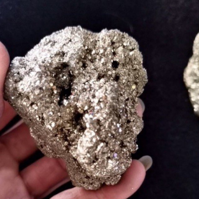 ไพไรต์-pyrite-1ชิ้น-ขนาดประมาณ100g-เพชรหน้าทอง-แร่เหล็กไพไรต์-เพชรหน้าทั่ง-หินแห่งการคิดบวก-หินสี่เหลี่ยม-แร่