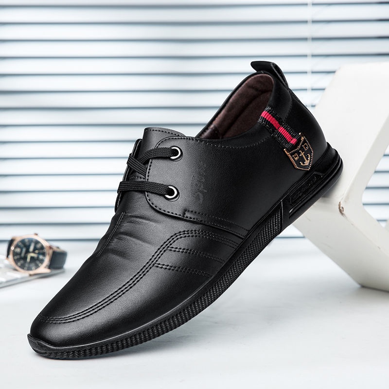 ภาพหน้าปกสินค้าQ trend รองเท้าหนังผู้ชาย รองเท้าทำงาน P77 จากร้าน q_trend บน Shopee