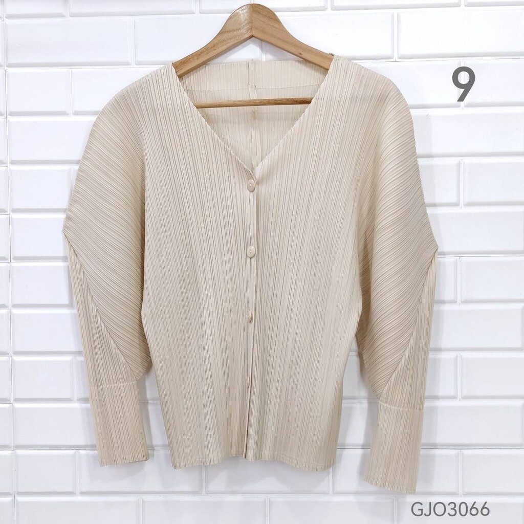 best-seller-2muay-pleat-เสื้อผู้หญิง-เสื้อพลีทคุณภาพ-รุ่น-gjo3066-4สี-free-size-v-neck-button-front-pleat-top