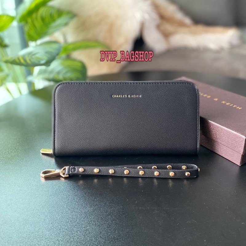 charles-amp-keith-classic-zip-around-wallet-แท้