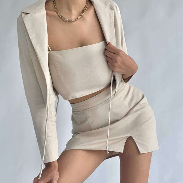 calla-creativ-karem-tank-beige-เสื้อครอปสายเดี่ยว-สีกากี-calla-iris