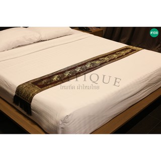 ภาพหน้าปกสินค้าผ้าคาดเตียง ผ้าไหม ลายไทย สำหรับเตียง ควีน คิงไซส์ ขนาด 10″ (25ซม. x 200 ซม.) และ 20\" (50ซม. x 210 ซม.) ที่เกี่ยวข้อง