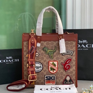 🎀 (สด-ผ่อน) กระเป๋า Tote 11.5 นิ้ว SHOP C6846 Coach Field Tote With Horse  And Carriage Print