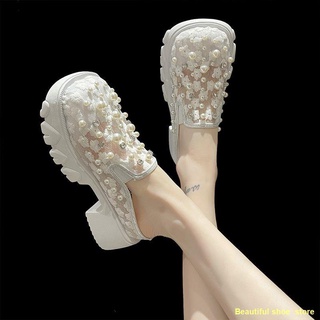 🍹จัดส่งที่รวดเร็ว#🚀Baotou รองเท้าแตะครึ่งผู้หญิงสวมตาข่ายระบายอากาศมุก rhinestones หัวใหญ่หนาด้านล่าง Muller รองเท้าแต