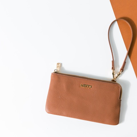 artty-ada-wristlet-tann-brown