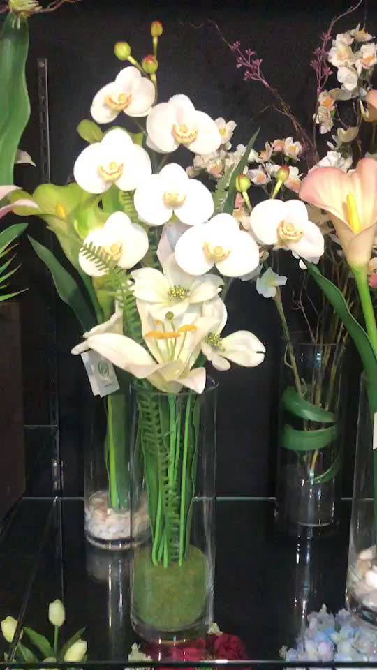 แจกันดอกไม้ประดิษฐ์-ดอกกล้วยไม้สีขาวผสมดอกลิลลี่-แจกันดอกไม้ตกแต่งบ้าน