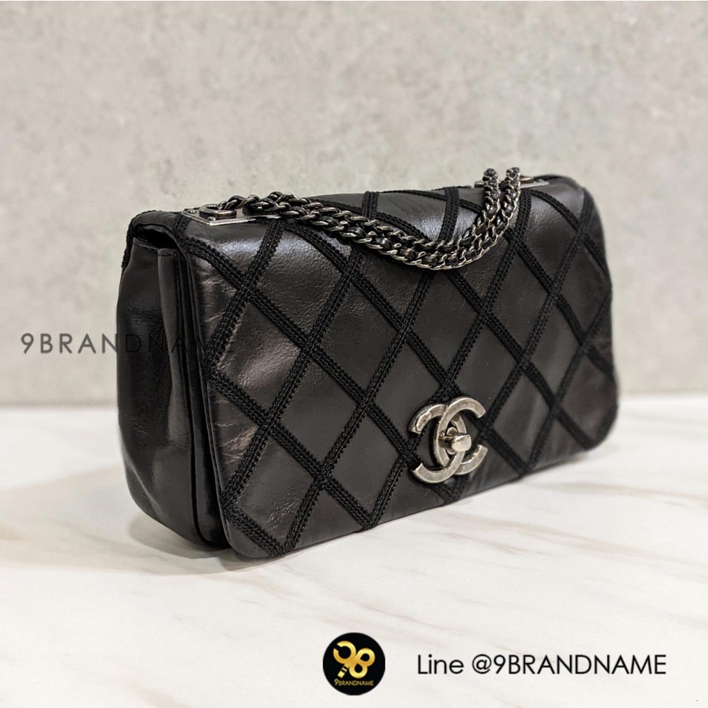 u-sed-c-h-an-e-l-black-diamond-stitch-leather-small-flap-bag