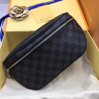 กระเป๋าคาดอก Louis Vuitton