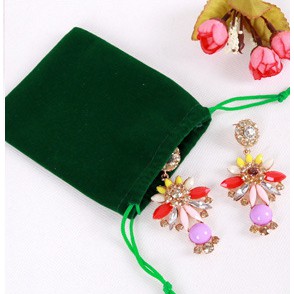 ถุงผ้าหูรูด-กำมะหยี่สีเขียว-ใบละ4-1แพ็ค-10ใบ-7-9-ซม-กระเป๋าผ้าเชือกรูด-ใส่ของชำร่วย
