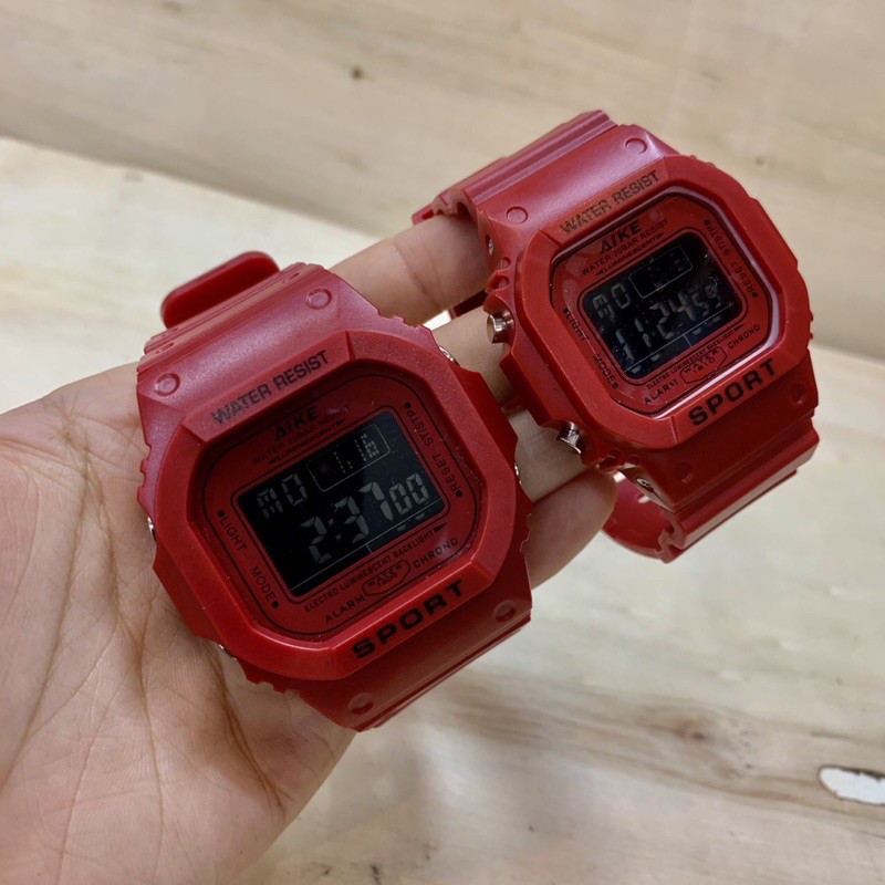 รูปภาพสินค้าแรกของนาฬิกาข้อมือ ชาย หญิง AIKE สายยางซิลิโคน สายสีแดงเลือดหมูยอดฮิตยักษ์เล็กยักษ์ใหญ่เป็นระบบ digitalตั้งปลุกจับเวลาได้