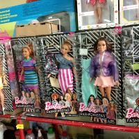 Barbie fashionistas รุ่นมีชุดเปลี่ยนให้